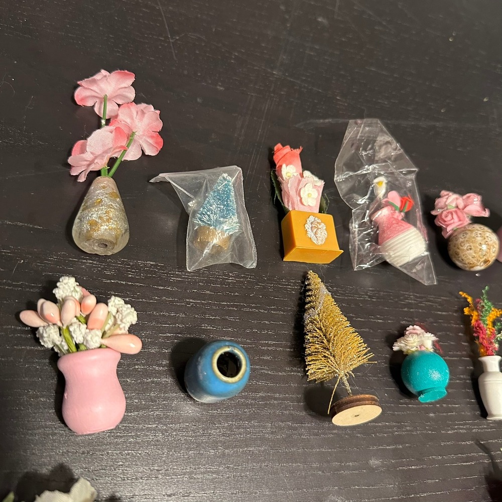Vintage Miniature Dollhouse Flowers Plants Lot Potted Floral Vases 50 Pieces - Picture 6 of 10